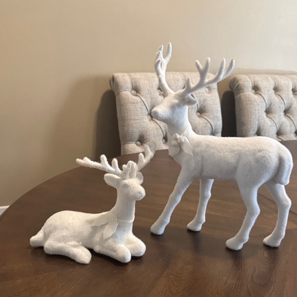 Elegant White Holiday Reindeer Set